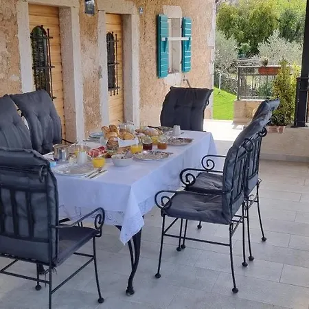 Villa Ca'pietra, Rustic Stone House