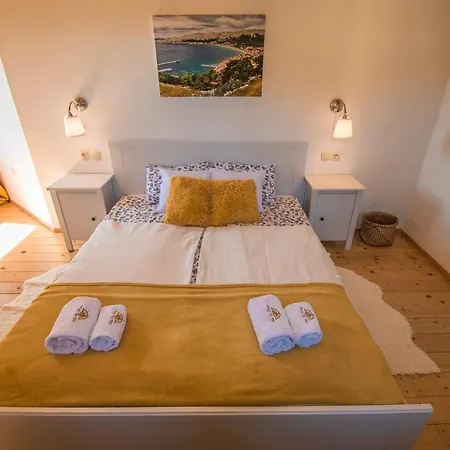 Villa Ca'pietra, Rustic Stone House Malinska