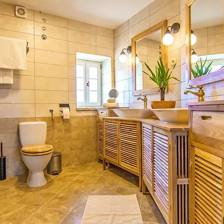 Villa Ca'pietra, Rustic Stone House Malinska
