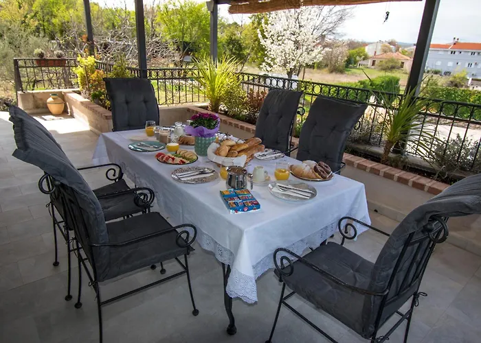 Ca'pietra, Rustic Stone House Vilă Malinska