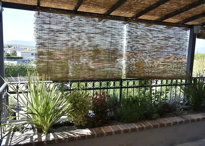 Ca'pietra, Rustic Stone House Vilă Malinska