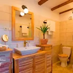 Ca'pietra, Rustic Stone House فيلة مالينسكا