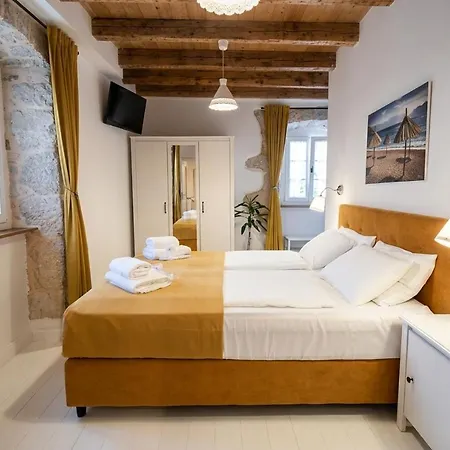 Ca'pietra, Rustic Stone House