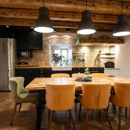 Ca'pietra, Rustic Stone House Villa