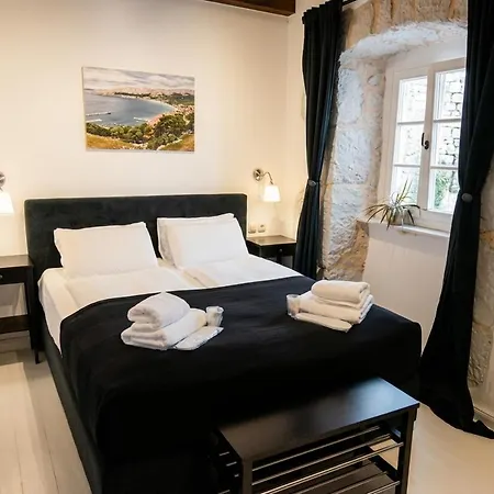 Villa Ca'pietra, Rustic Stone House *