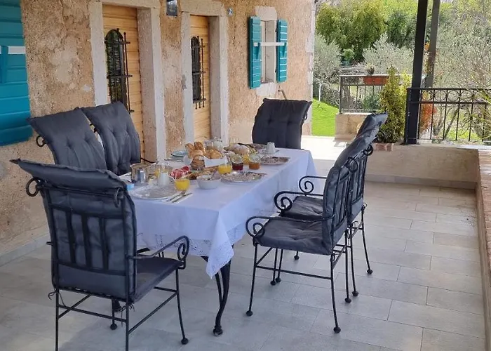 Vila Ca'pietra, Rustic Stone House