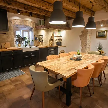 Ca'pietra, Rustic Stone House Vilă *