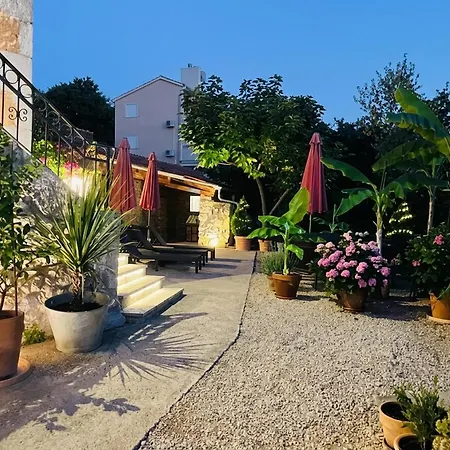 Vilă Ca'pietra, Rustic Stone House *