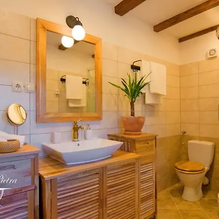 Ca'pietra, Rustic Stone House 빌라 말린스카