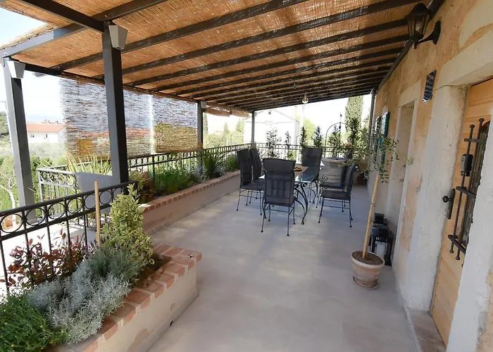 Ca'pietra, Rustic Stone House Willa Malinska