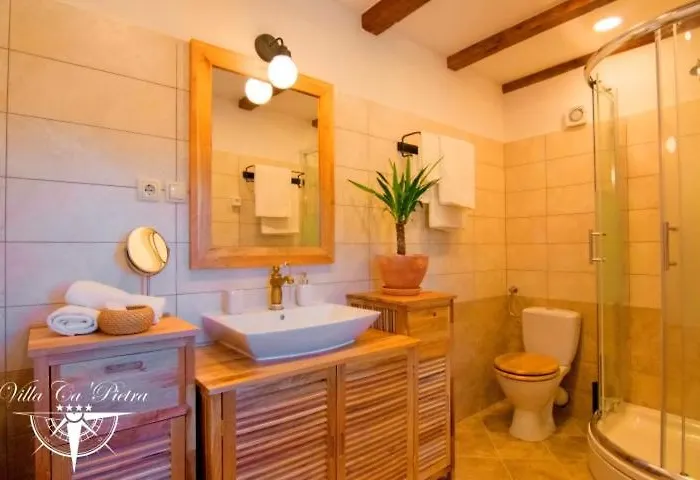 Ca'pietra, Rustic Stone House Willa Malinska