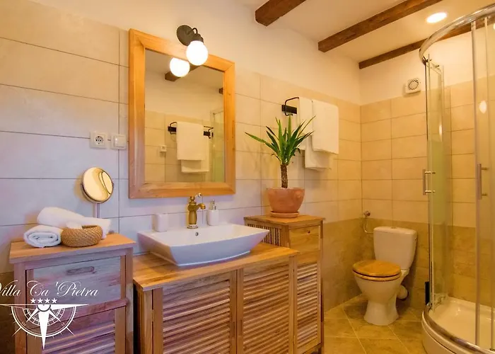 Ca'pietra, Rustic Stone House Willa Malinska